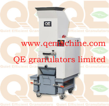 plastic cruhser granulator low speed beside injection molding machine