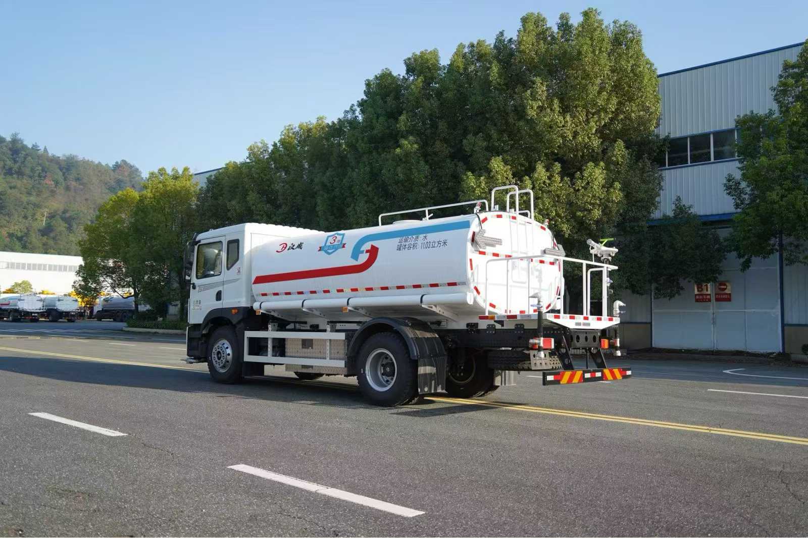Professional Grade Sewage Vacuum Truck