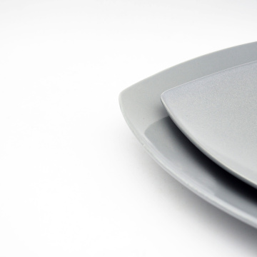 新しいデザイン卸売食器モダンな正方形の安い色の白いリム12pcsディナーウェアセラミックセット