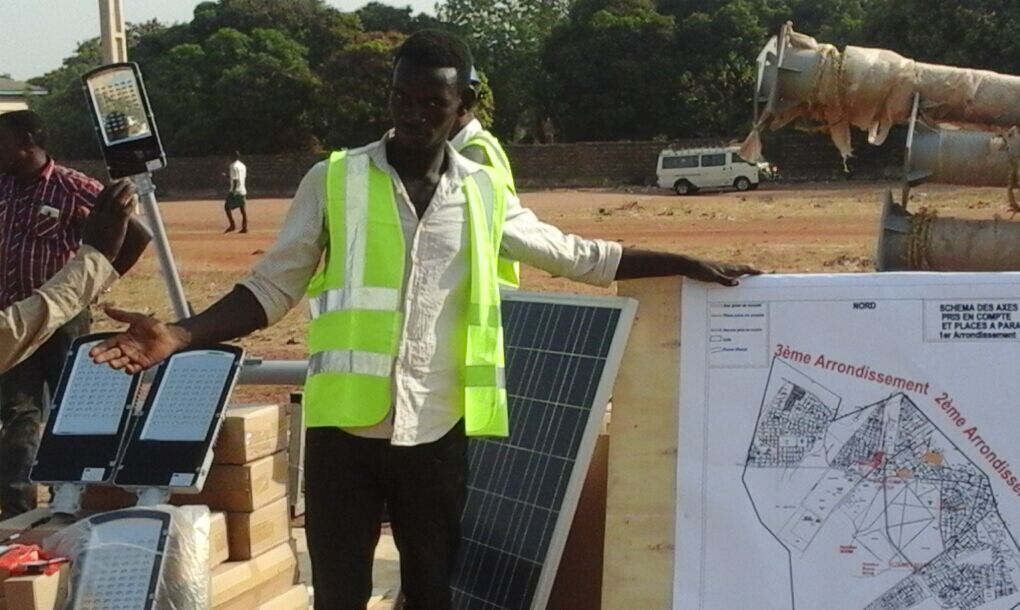 BENIN 7.4meter 60W solar street light