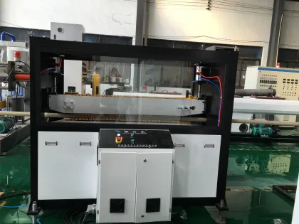 Plastic pipe haul off machine for extrusion