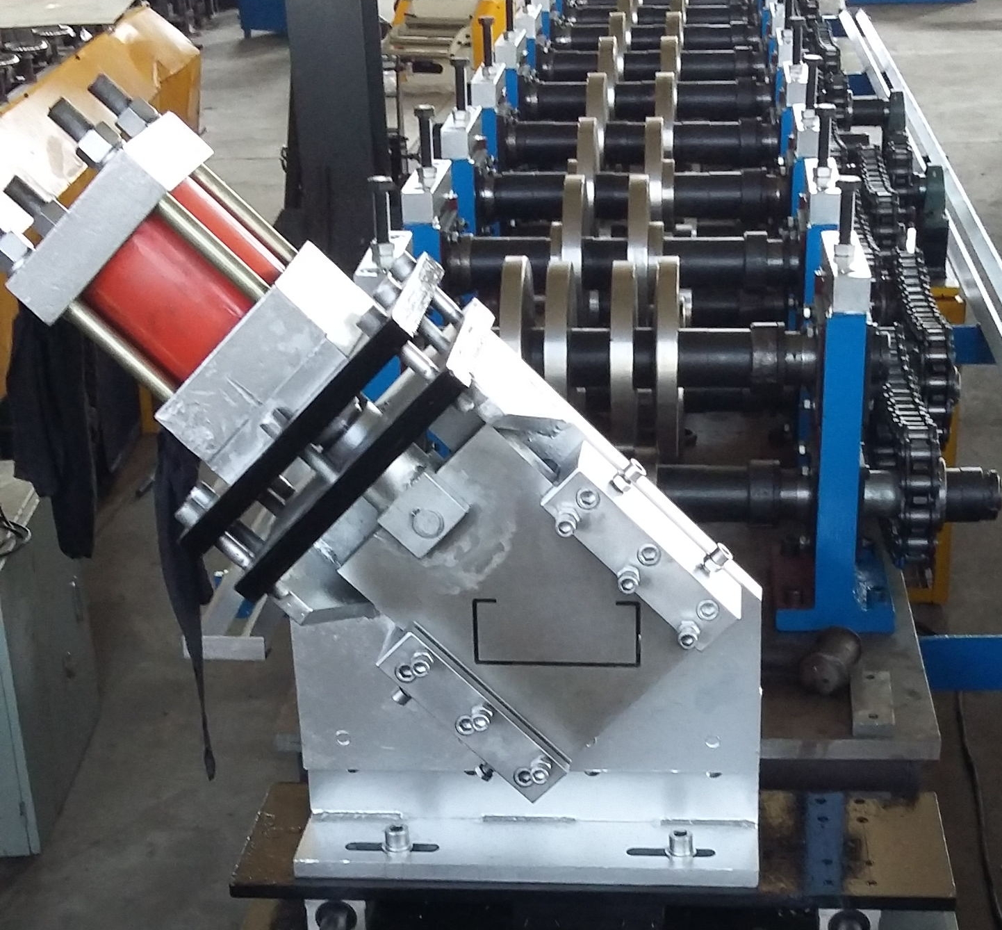 Semi-automatic c cold roll forming machine