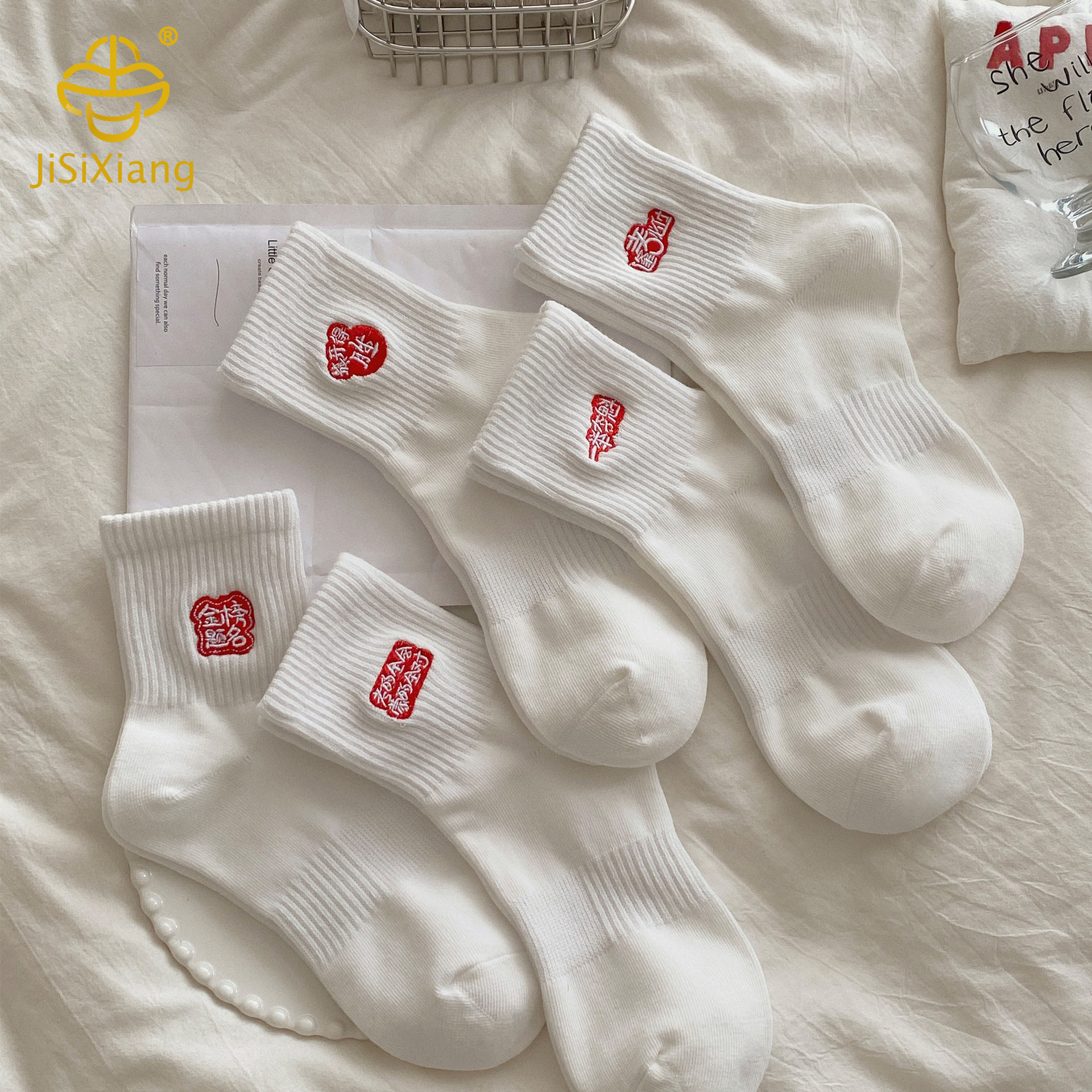 Girl's embroidered socks in the middle tube