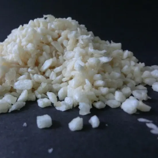 Japan market snacks vacuum fried garlic granules