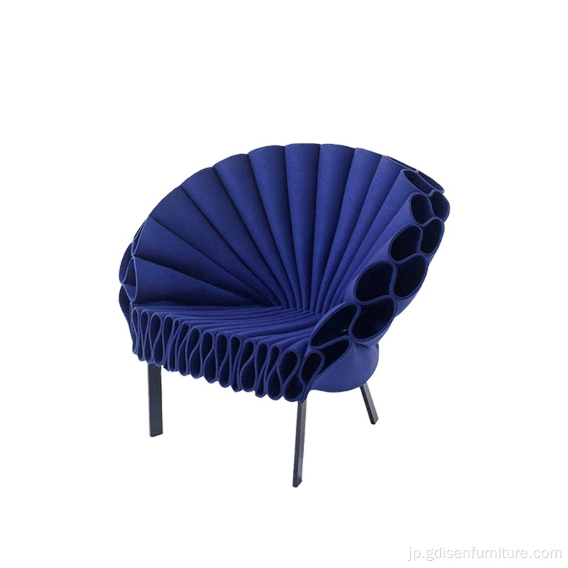 Dror BenshetritによるPeacock Lounge Chair