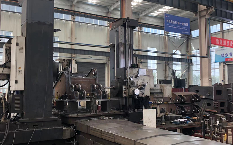 CNC horizontal milling andboring machine-1