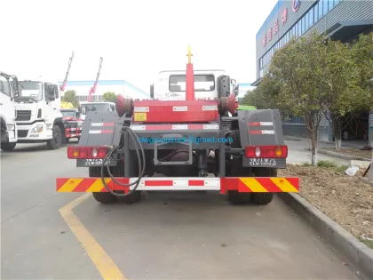 Hooklift garbage truck with compressed garbage box
