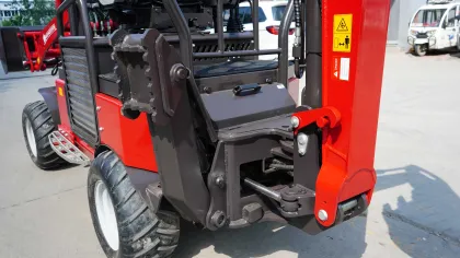 Rhinoceros backhoe loader XN228