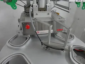 Rotating packing and sealing machine