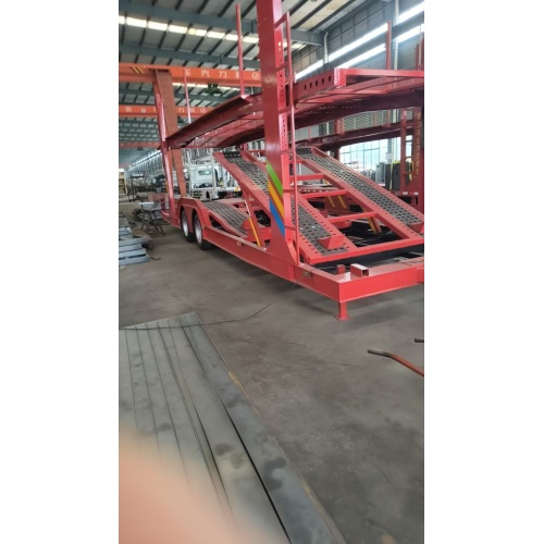 Небольшой транспортный автомобильный прицеп