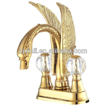 Mixer di bacino artistico in ottone, forma del cigno, mixer di animali di colore oro
