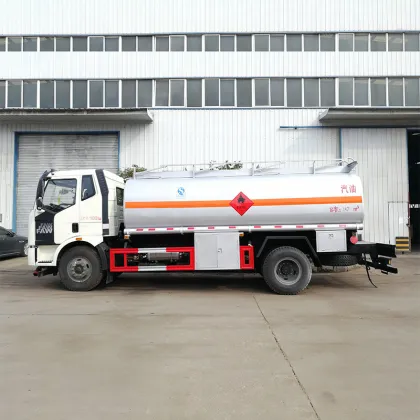 FAW Heavy Trucks 4X2 15000 Liters Refuelling Tank Truck/ Oil Tanker Truck