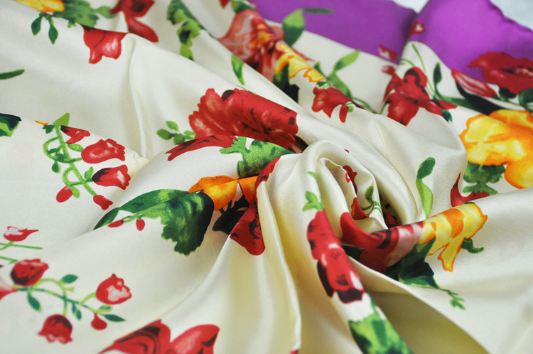 Lady Square Twill Printed Silk Scarf