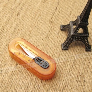 Wholesale sewing craft tools little scissors mini scissors with cap for cross stitch