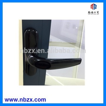 Bước sơn sơn và tay cầm cửa sổ nghiêng