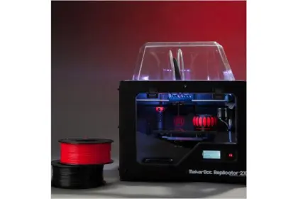 MakerBot Replicator 2X 3D printer with Glow In The Dark ABS Plastic