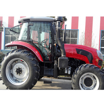 penggunaan traktor petani pertanian dimanfaatkan untuk pengoperasian yang mudah