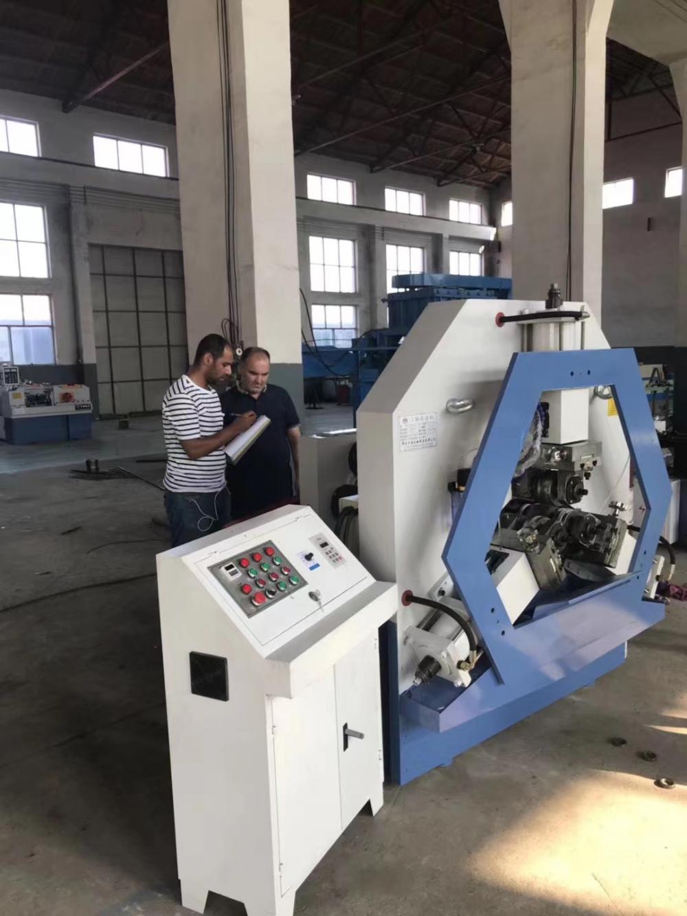 Automatic pipe thread rolling machine