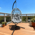Silla tipo huevo colgante para exteriores con cojín gris