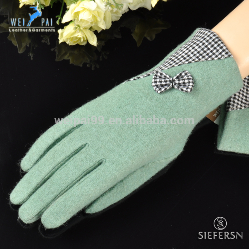 Simple style , butterfly decoration,check patten , women winter woolen gloves , kinitted wool , women accossories,