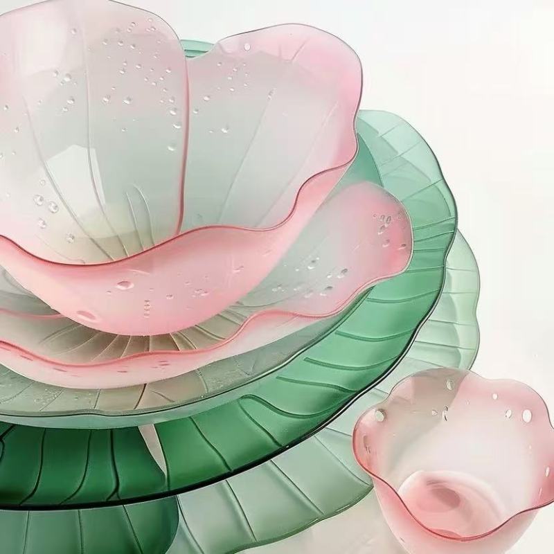 Colorful Glassware for Traditional Chinese Dining
