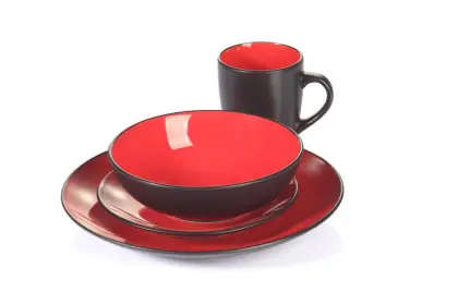RED DINNER TABLEWARE
