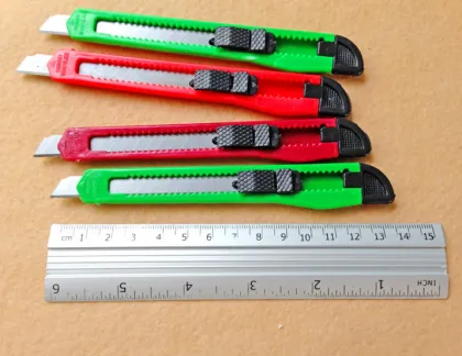 cheap Plastic retractable safety cutter knife ,art knife