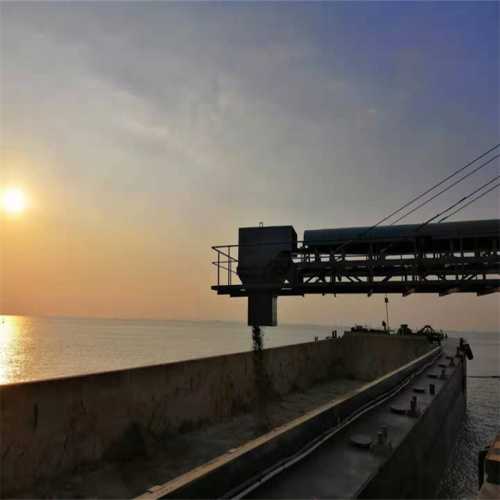 เครื่องลำเลียงแบบ Telescopic Conveyor สำหรับเรือขนาดใหญ่