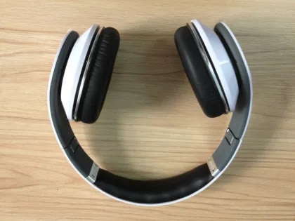 White Color Studio Headphones With Bass Sound,  3.5mm Stereo Wireless Tv Headphones