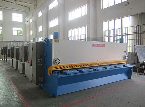 CNC QC11K series hydraulic guillotine shearing machine