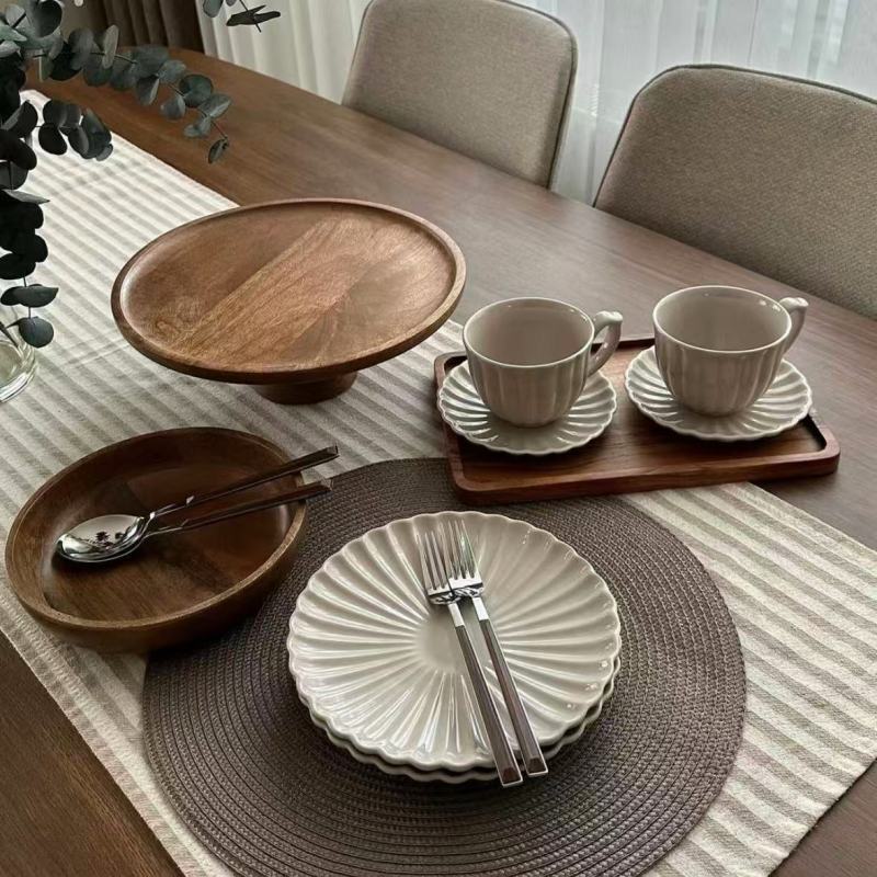 Elegant Ceramic Dinnerware with Artistic Touches