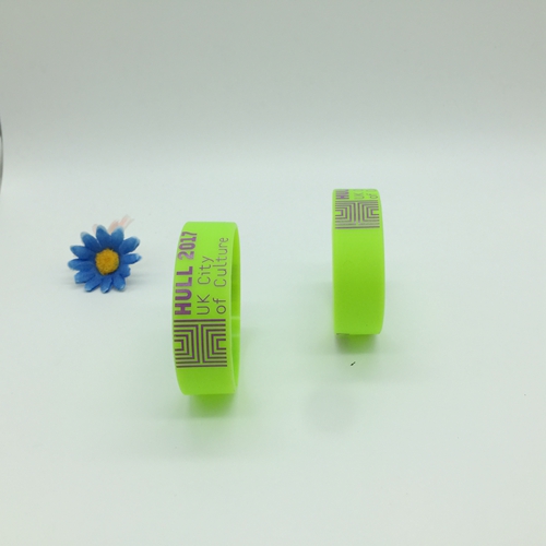 Screen printing rubber wristbands