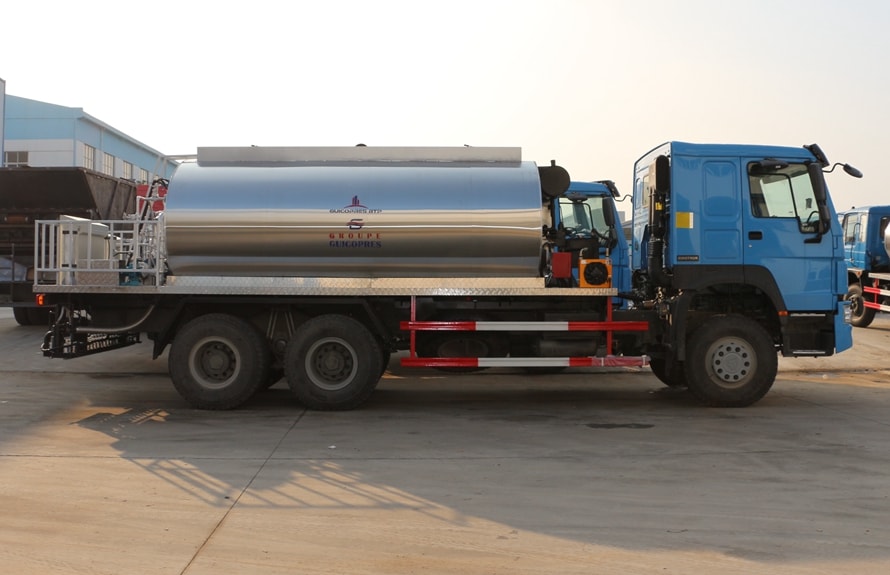 bitumen emulsion spraying truck 1