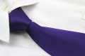 Corbata púrpura sólido