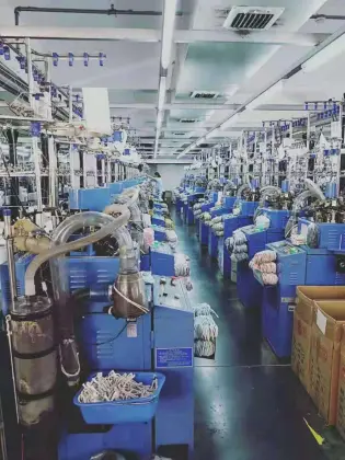 Automatic computerized hosiery machine