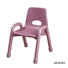 Tables et chaises flexibles de la maternelle