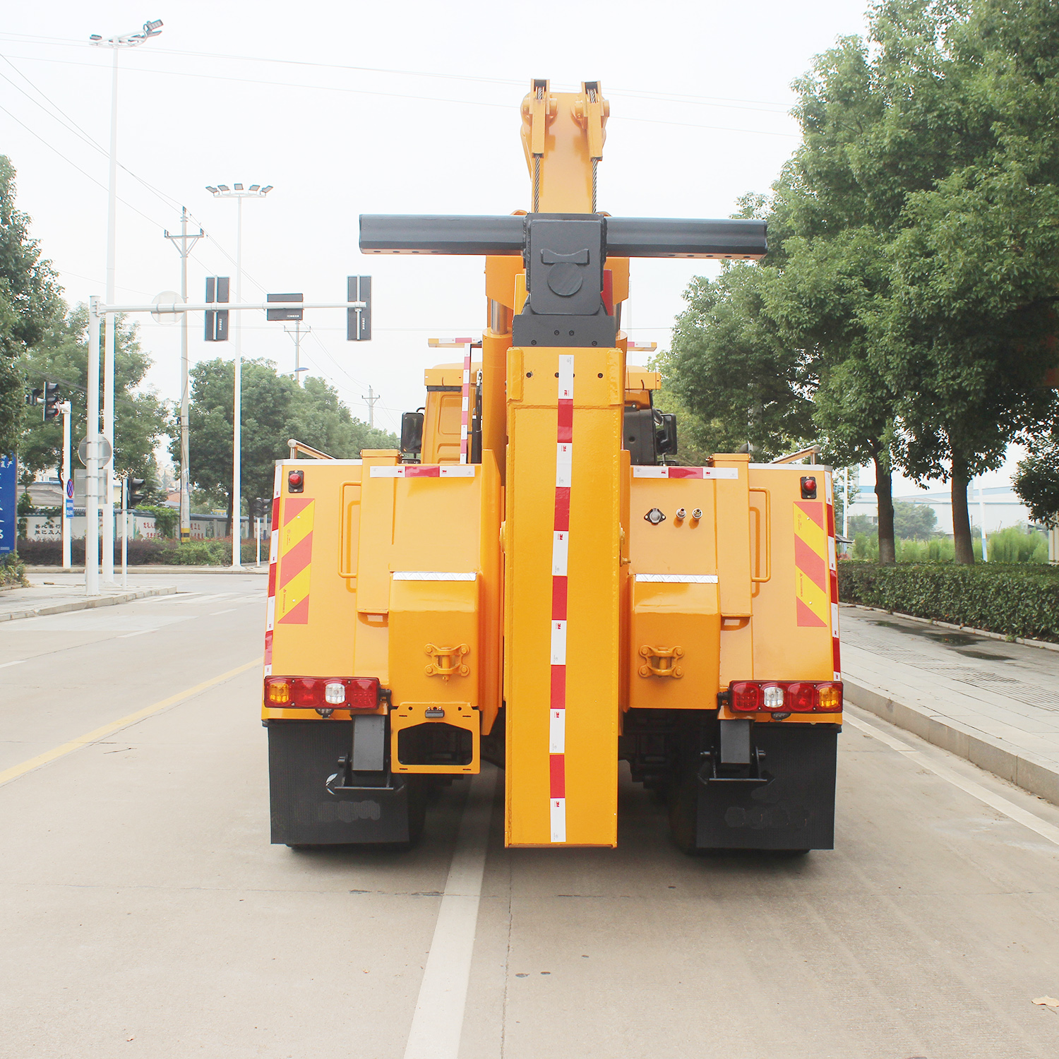 SHACMAN tow truck with lifting capacity 20 tons