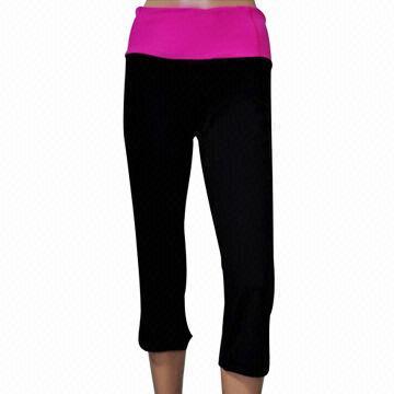 Women's yoga shorts with slit inside breathable and durable, made of 87% nylon and 13% spandex