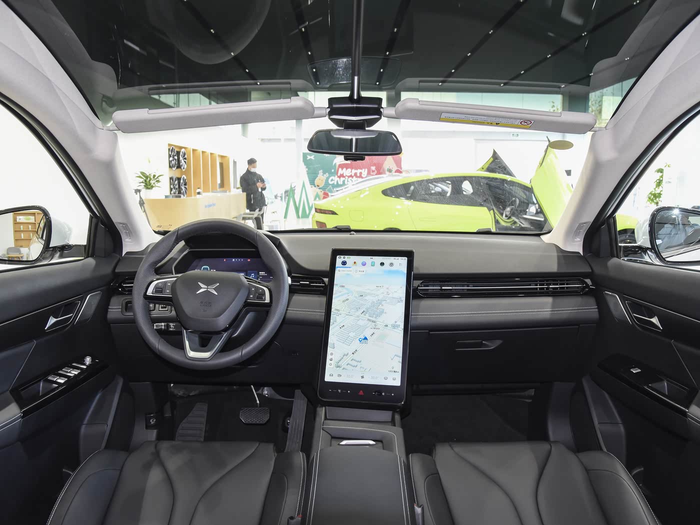 15.6-inch floating touchscreen