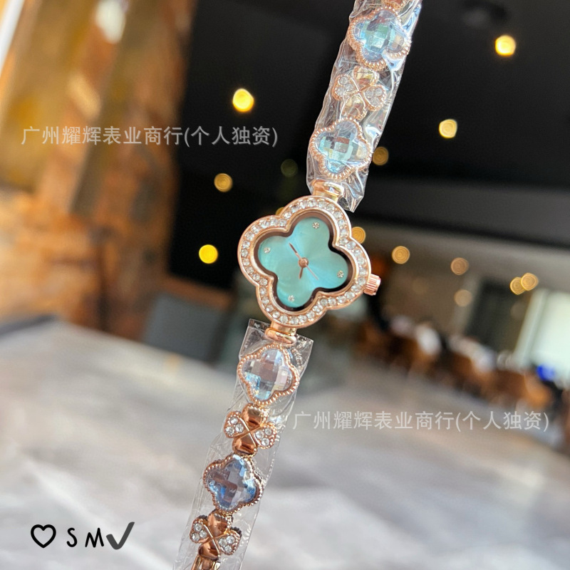 Trendy Four Leaf Clove Wristwatch with Emerald Quartz