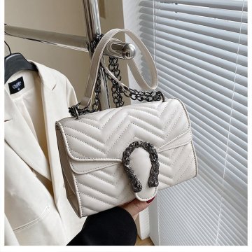 Новая сумочка роскошного бренда для леди
