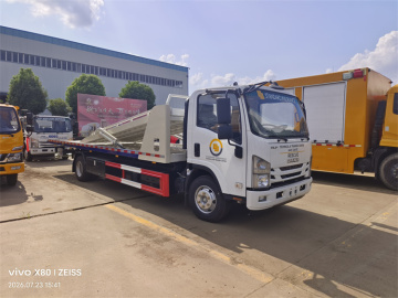 Ciężarówka ratownicza ISUZU o udźwigu 5 ton