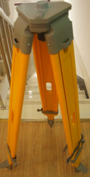 Soporte de trípode de madera para la estación total