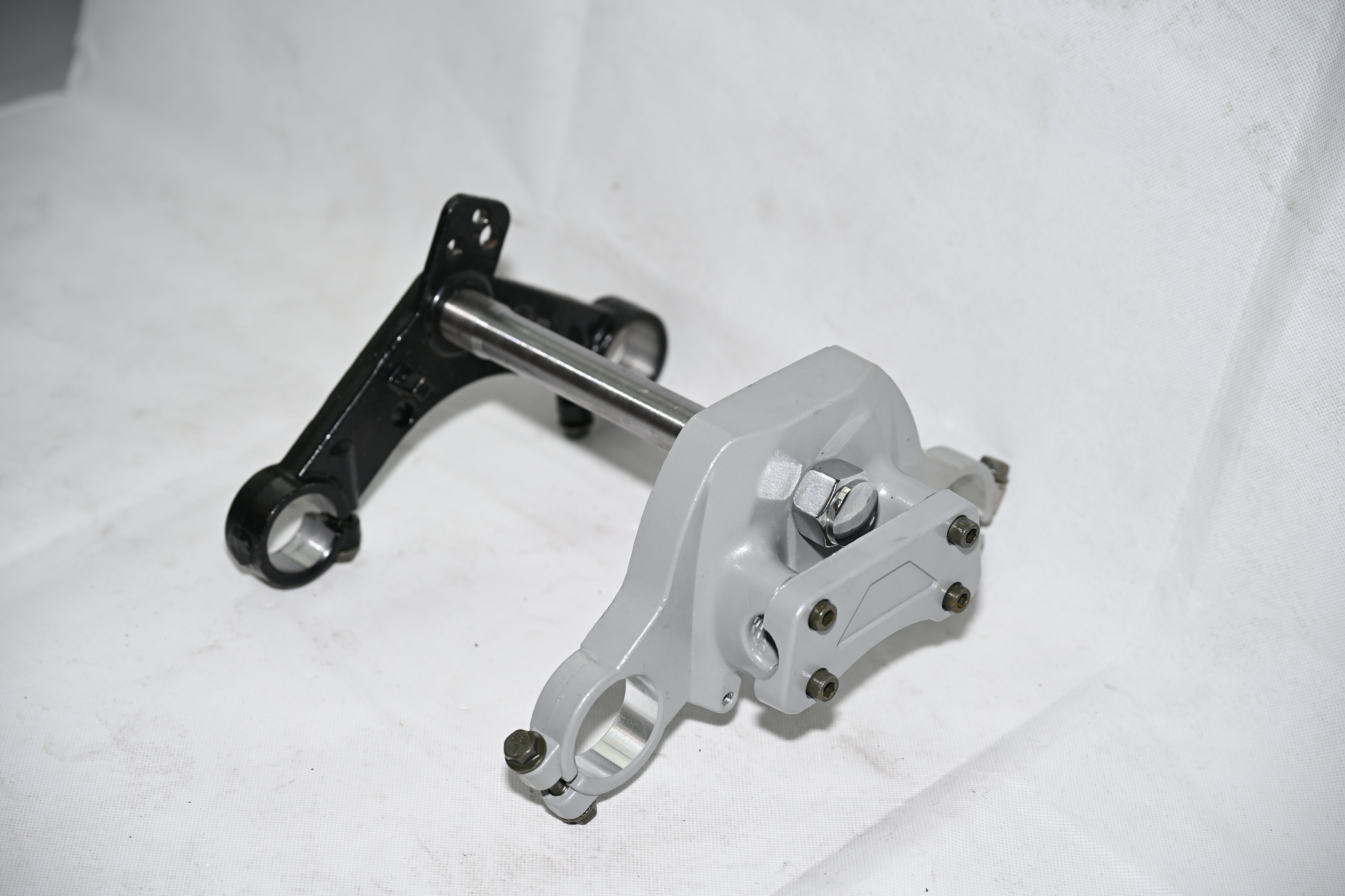 Tricycle front fork clamp