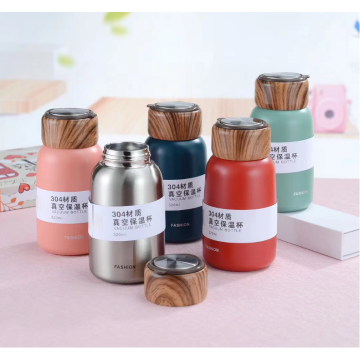 Small capacity portable vacuum flask with wood lid