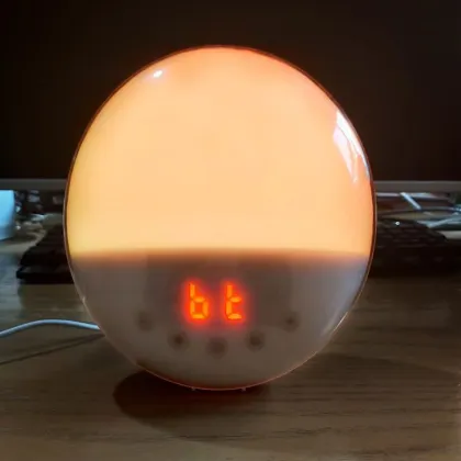 Smart Sunrise Simulation Alarm Clock with FM Radio