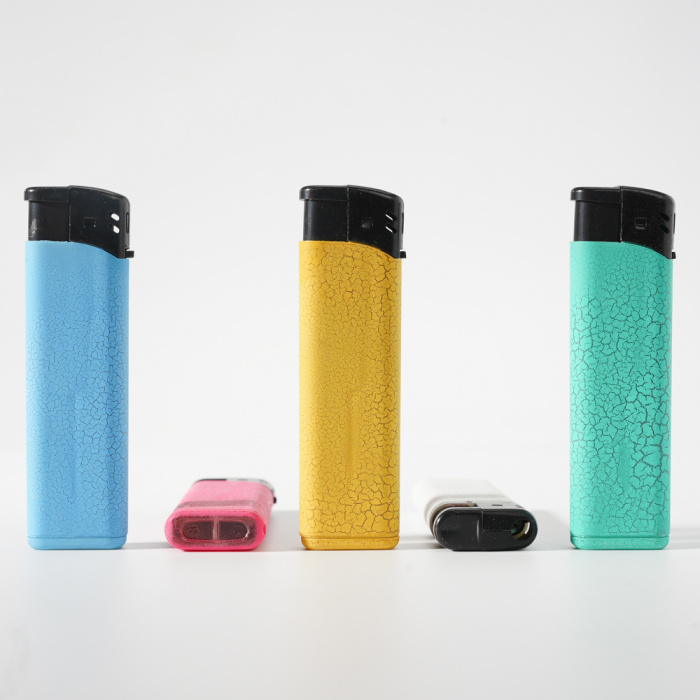 Мягкий пламя треснувшего экземпляра 5 зажиганок упаковки