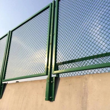 Low carbon steel wire customized anti-throwing fence