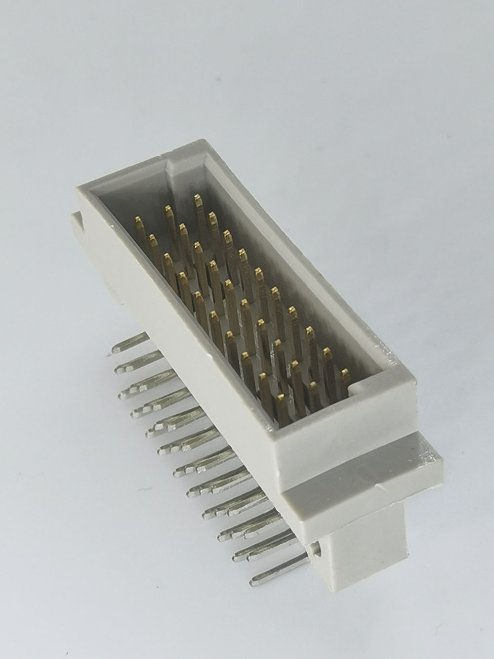 Conector de 30 piñinas tipo 1/3c DIN41612
