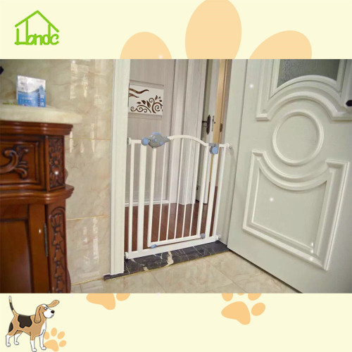 Child safety retractable baby gate
